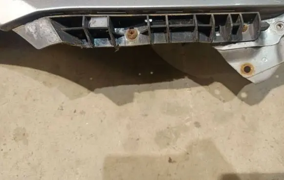 Subaru Legacy Front bumper mounting bracket