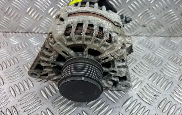 Hyundai i40 Generator/alternator 373002A800