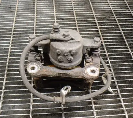 Toyota Prius (XW30) Front brake caliper