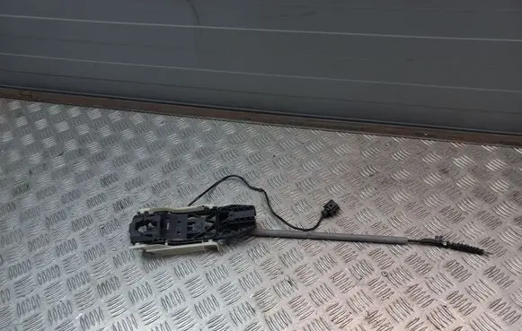 Rear door exterior handle/bracket