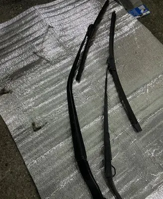 Mazda 3 II Front wiper blade arm