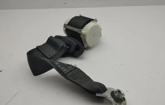 Jeep Cherokee Rear seatbelt 395143R