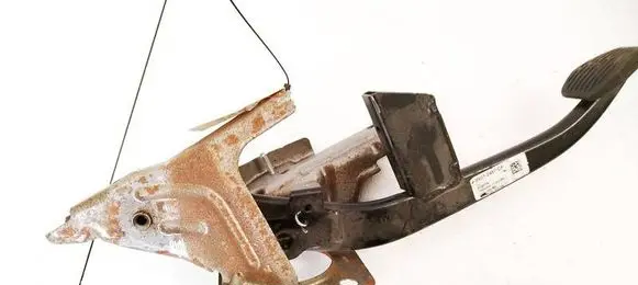 Ford Focus Brake pedal BV612467CF