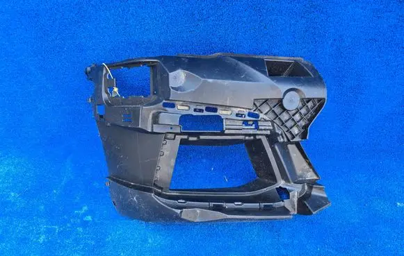 BMW 5 G30 G31 G38 Front bumper mounting bracket 8098676