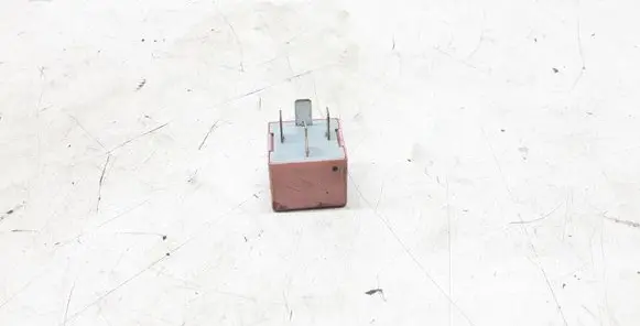 Opel Vivaro Other relay 8200308271