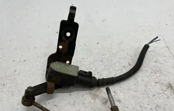 Headlight/headlamp level sensor