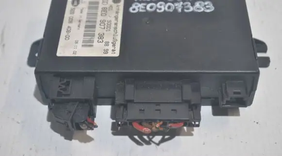 Audi A4 S4 B6 8E 8H Tow bar trailer control unit/module 8E0907383 S0001 5DS00840800