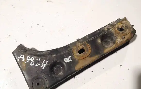 Front bumper mounting bracket