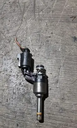 Volkswagen Golf V Fuel injector 03C906036E