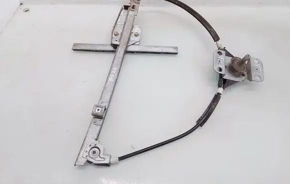 Rear door manual window regulator
