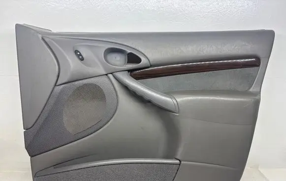 Ford Focus Front door card panel trim 98ABA23942