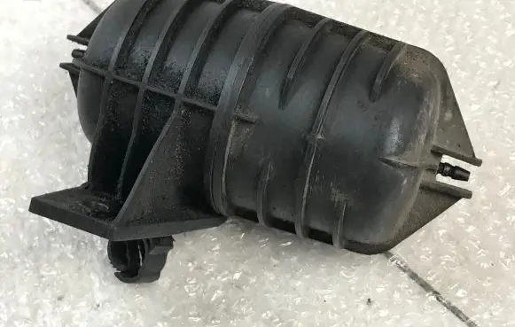 BMW 5 E39 Vacuum air tank 2247