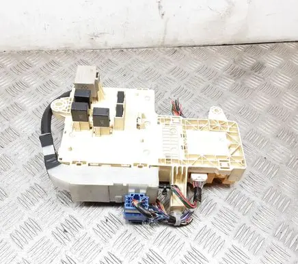 Lexus IS-F Fuse module 8922153050 2440000160 E11020100