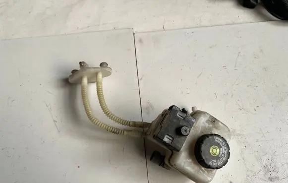 Opel Meriva A Brake fluid reservoir 020405115 0204051156 93323045