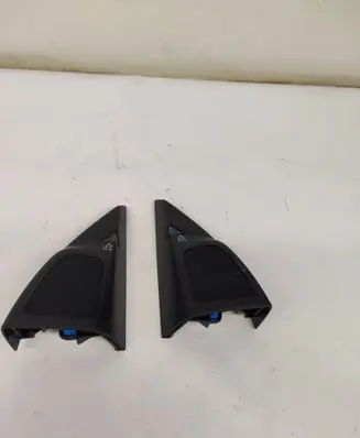 Front door high frequency speaker