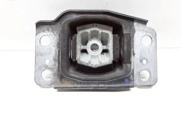 Volvo V70 Engine mount bracket PG917M121BA 30680699 30680700