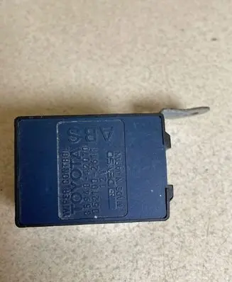 Toyota RAV 4 (XA10) Window wiper relay 8594042010 0521002611