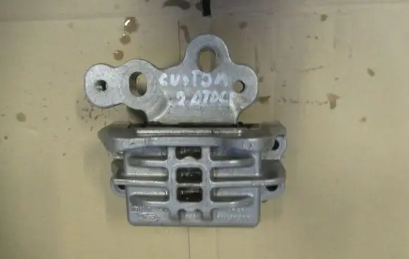 Ford Transit Custom Engine mounting bracket