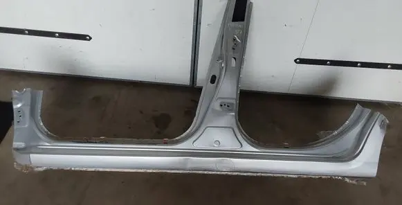 Toyota Yaris Pillar (middle) 