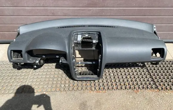 Volkswagen Golf V Dashboard 1K1858295 1K1857669 1K1857003