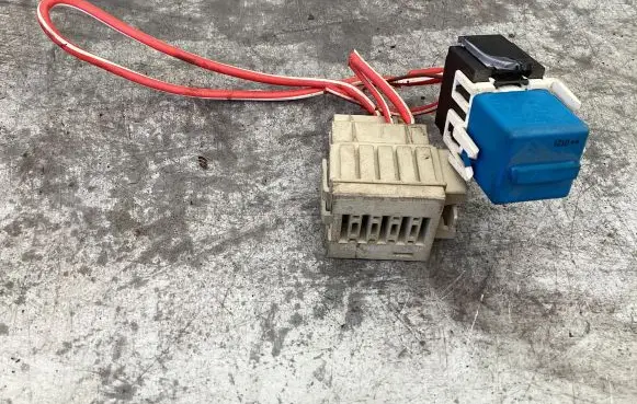 BMW 5 E39 Other relay 6915327 6136 V23134K59X313