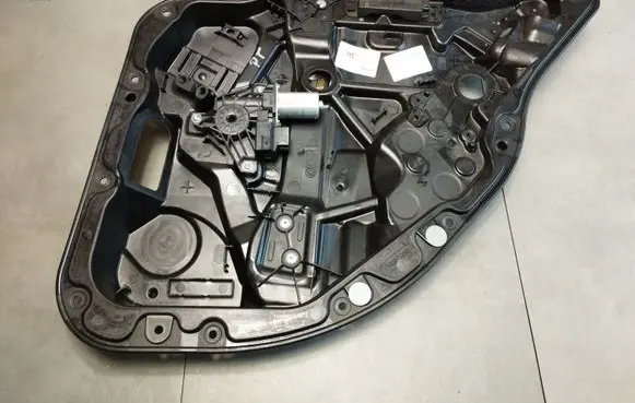 Rear door window regulator with motor