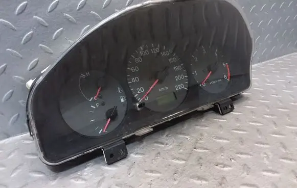 Mazda 323 F Speedometer (instrument cluster) BJ5AC