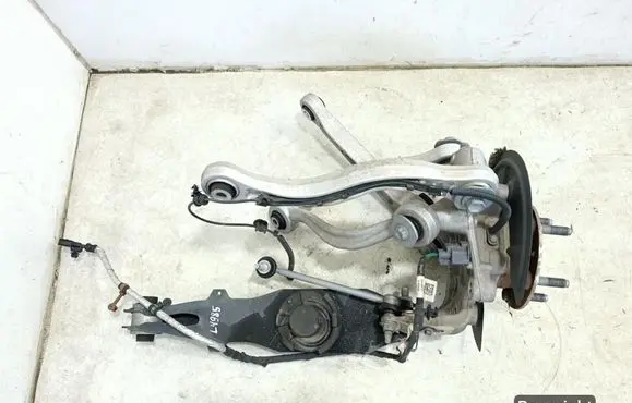 Jeep Grand Cherokee WL Rear wheel hub spindle/knuckle 68401941AB