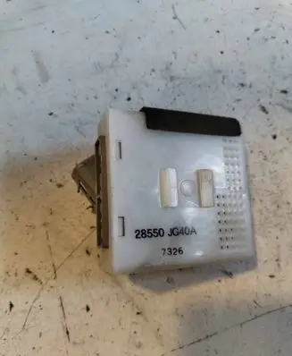 Nissan X-Trail T30 Door control unit/module 28550