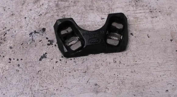 Land Rover Evoque I Front shock absorber mounting bracket 6H5211002