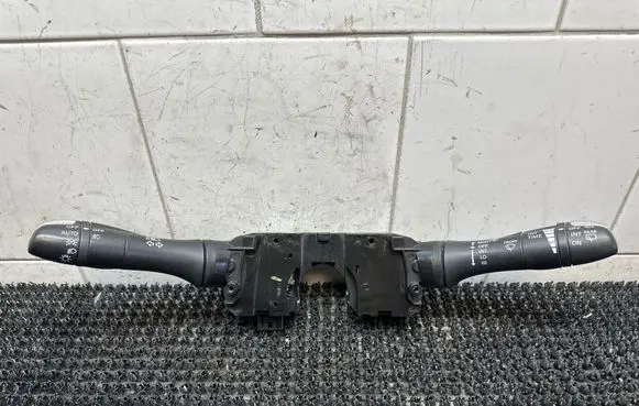 Wiper turn signal indicator stalk/switch