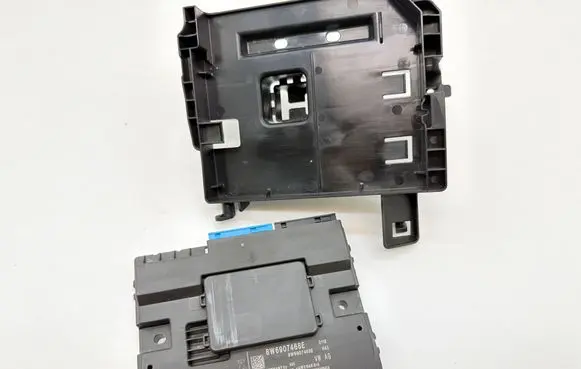 Audi Q7 4M Gateway control module 8W6907468E 0036F83884C8 6B030003