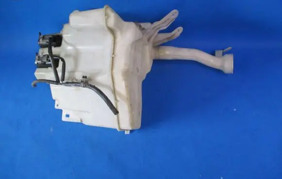 Suzuki Grand Vitara II Windshield washer fluid reservoir/tank