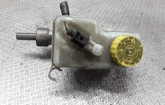 Skoda Fabia Mk1 (6Y) Master brake cylinder