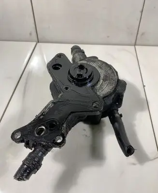 Volkswagen Polo IV 9N3 Fuel injection high pressure pump 038145