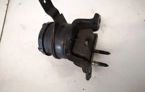 Toyota Avensis T220 Engine mount bracket