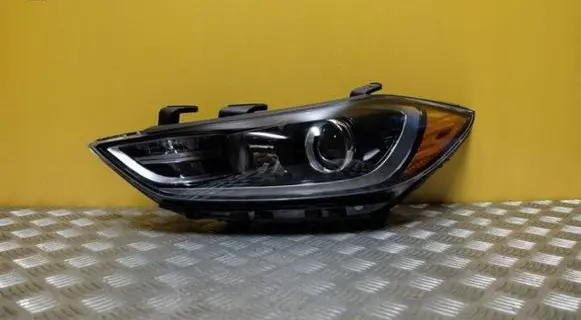 Hyundai Elantra VI Headlight/headlamp 92101-F2 1365