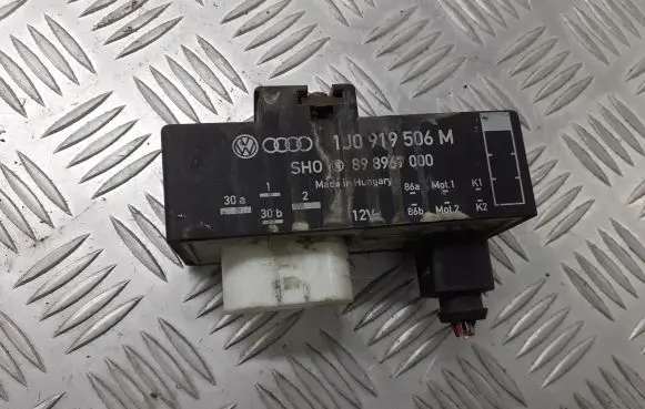 Skoda Fabia Mk1 (6Y) Coolant fan relay 1J0919506M