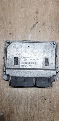 Skoda Fabia Mk1 (6Y) Engine control unit/module 03D906032C 5WP4012403 3PD2501