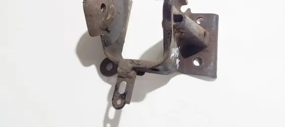 Nissan X-Trail T30 Engine mounting bracket