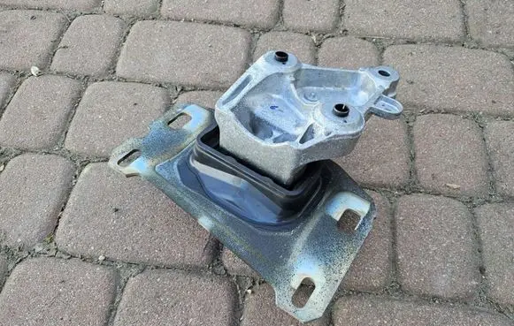 Opel Combo E Gearbox mount 9813699680