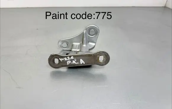 Mercedes-Benz S W222 Front door lower hinge 