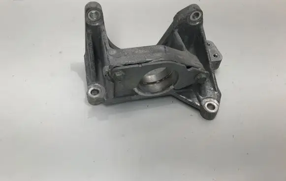 Nissan Leaf II (ZE1) Driveshaft support bearing bracket 210706B066