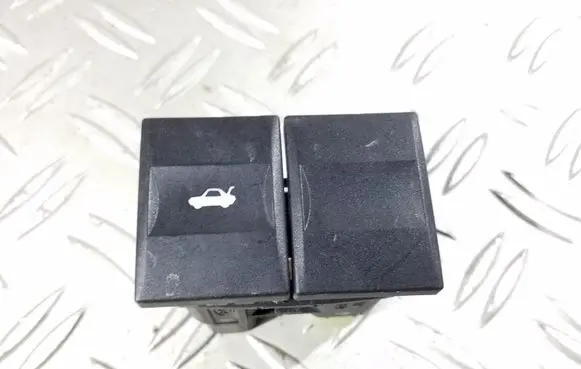 Ford Mondeo Mk III Tailgate opening switch 1S7T19B514AA D3L0A