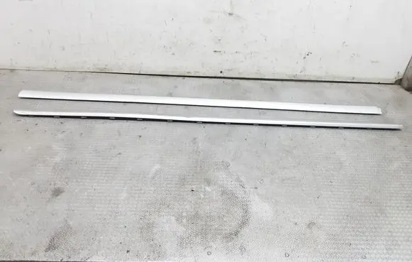 Renault Sandero I Side skirt front trim 