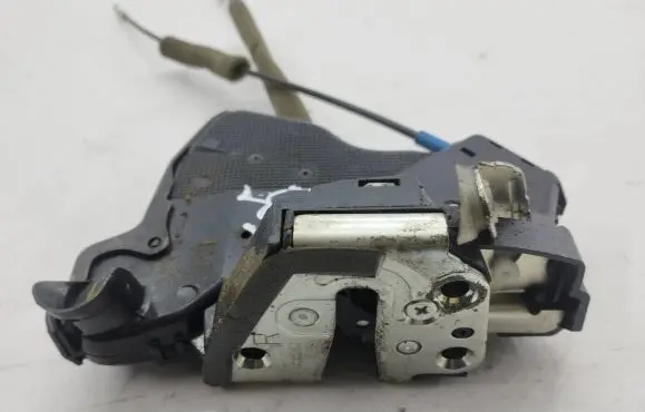 Toyota Corolla Verso AR10 Front door lock