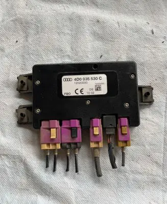 Audi A6 S6 C5 4B Aerial antenna amplifier 4D0035530C 12020000