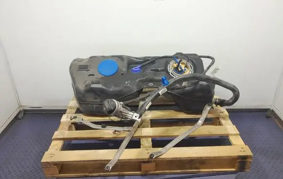BMW X3 E83 Fuel tank 9897894