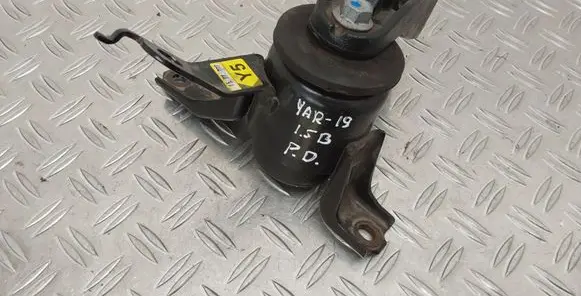 Toyota Yaris Engine mount bracket