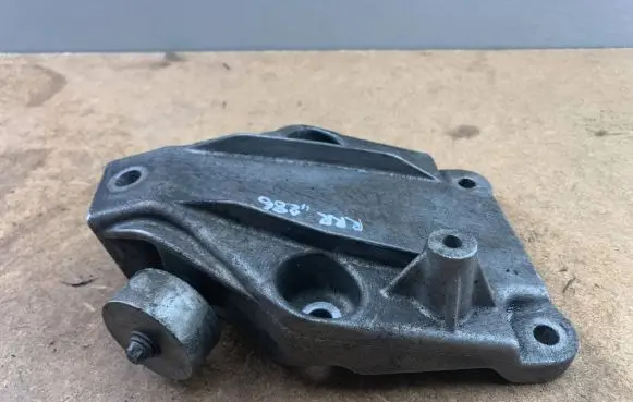 BMW 7 F01 F02 F03 F04 Engine mounting bracket 6777623 22116777623
